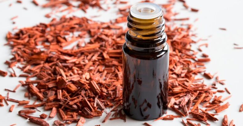 Esenciálny olej santalového dreva obnovuje rovnováhu vlhkosti v pokožke